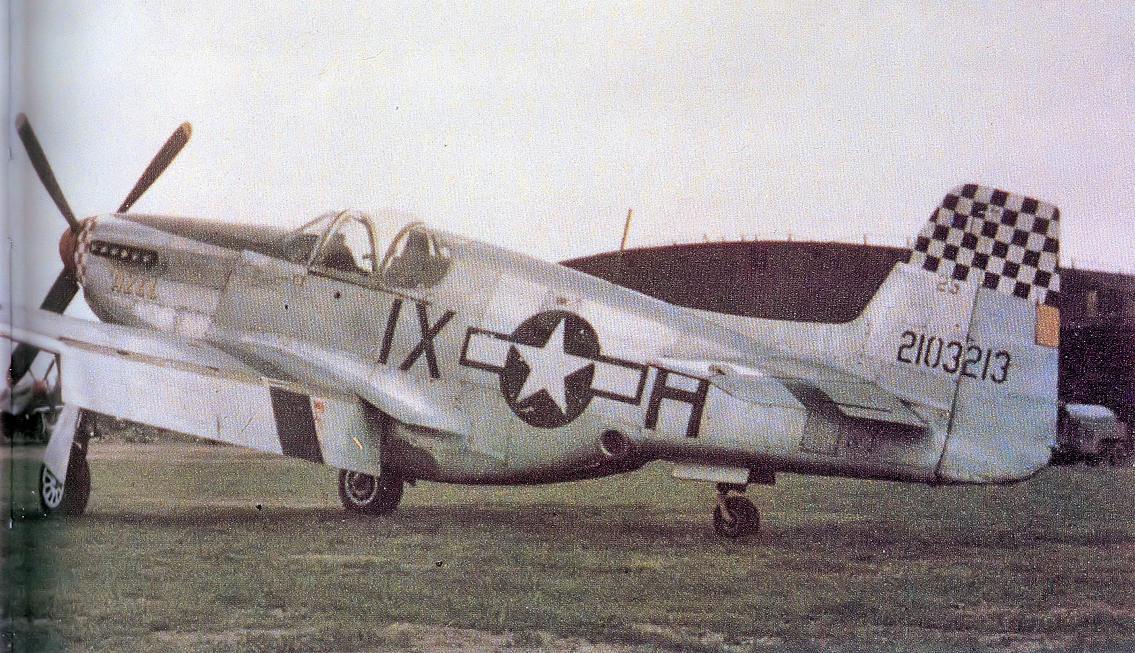 P-51 de reconocimiento (se puede ver claramente la posiciÃ³n de la lente). USAF