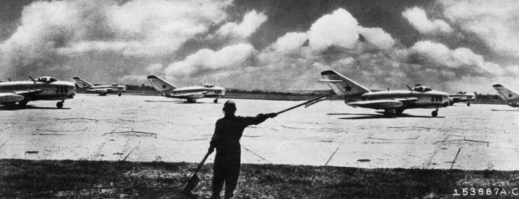 Mig-15 soviÃ©ticos preparados para despegar durante la Guerra de Korea. Fuente: Aces Flying High