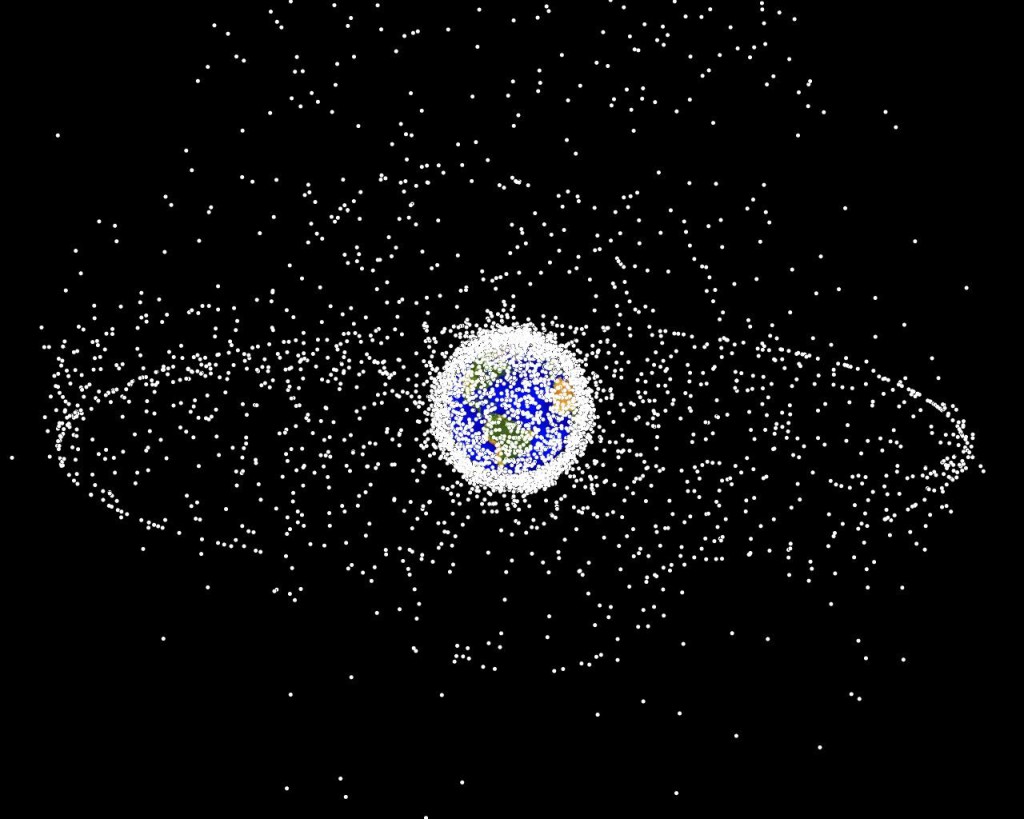 Basura espacial en Órbita Geo-Estacionaria a una altura de unos 300 Km sobre la Tierra [http://www.orbitaldebris.jsc.nasa.gov/ ]