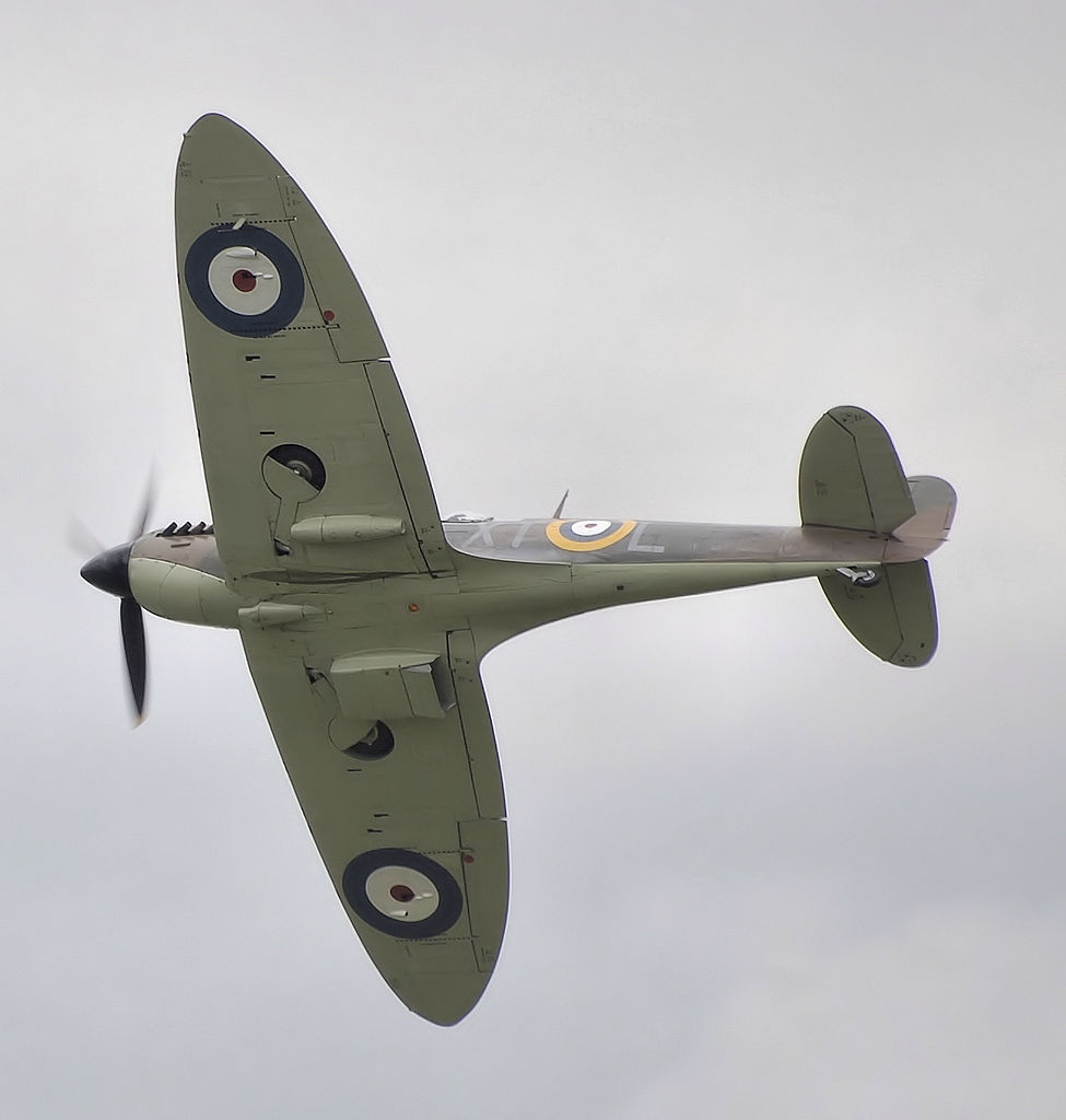 Supermarine Spitfire Mk 2  P 7350. El superviviente más antiguo de la Batalla de Inglaterra, sirvió en los escuadrones 266 y 603.