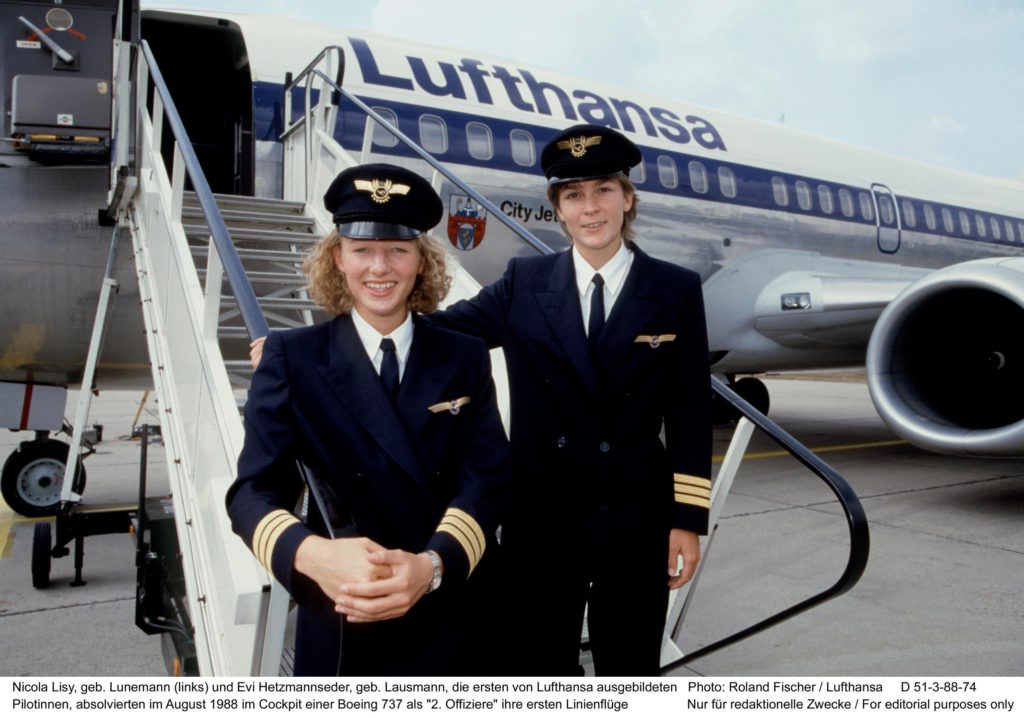 Nicola Lisy y Evi Hetzmannseder. Foto: Roland Fischer / Lufthansa 1988