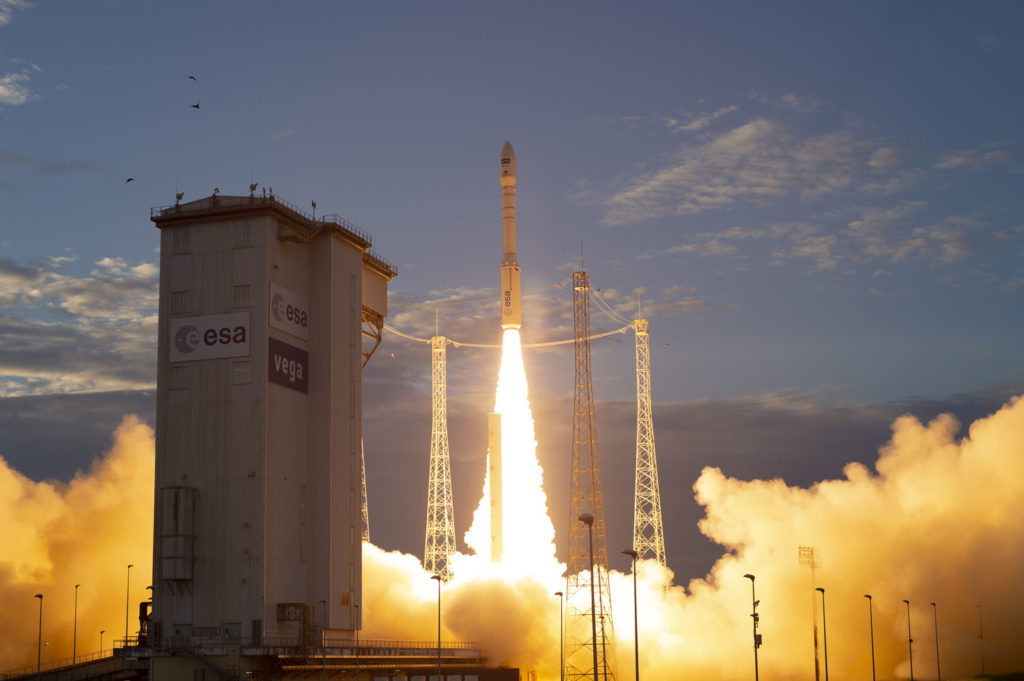El equipo TDRS permite el seguimiento del lanzador Vega