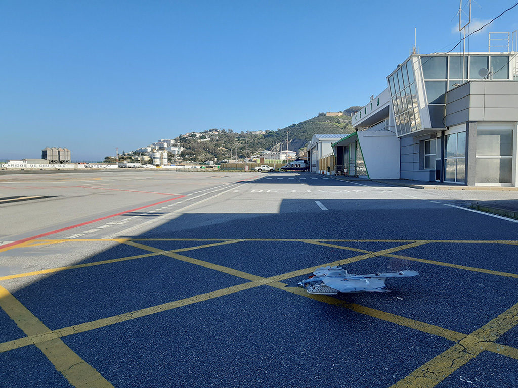Correctamente definido promesa El Helipuerto de Ceuta prueba drones con aspecto de halcón para el control  de fauna - Hispaviación