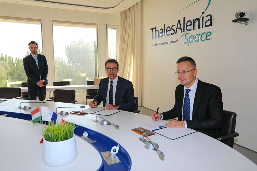 Thales Alenia Space y el Gobierno de Hungría 