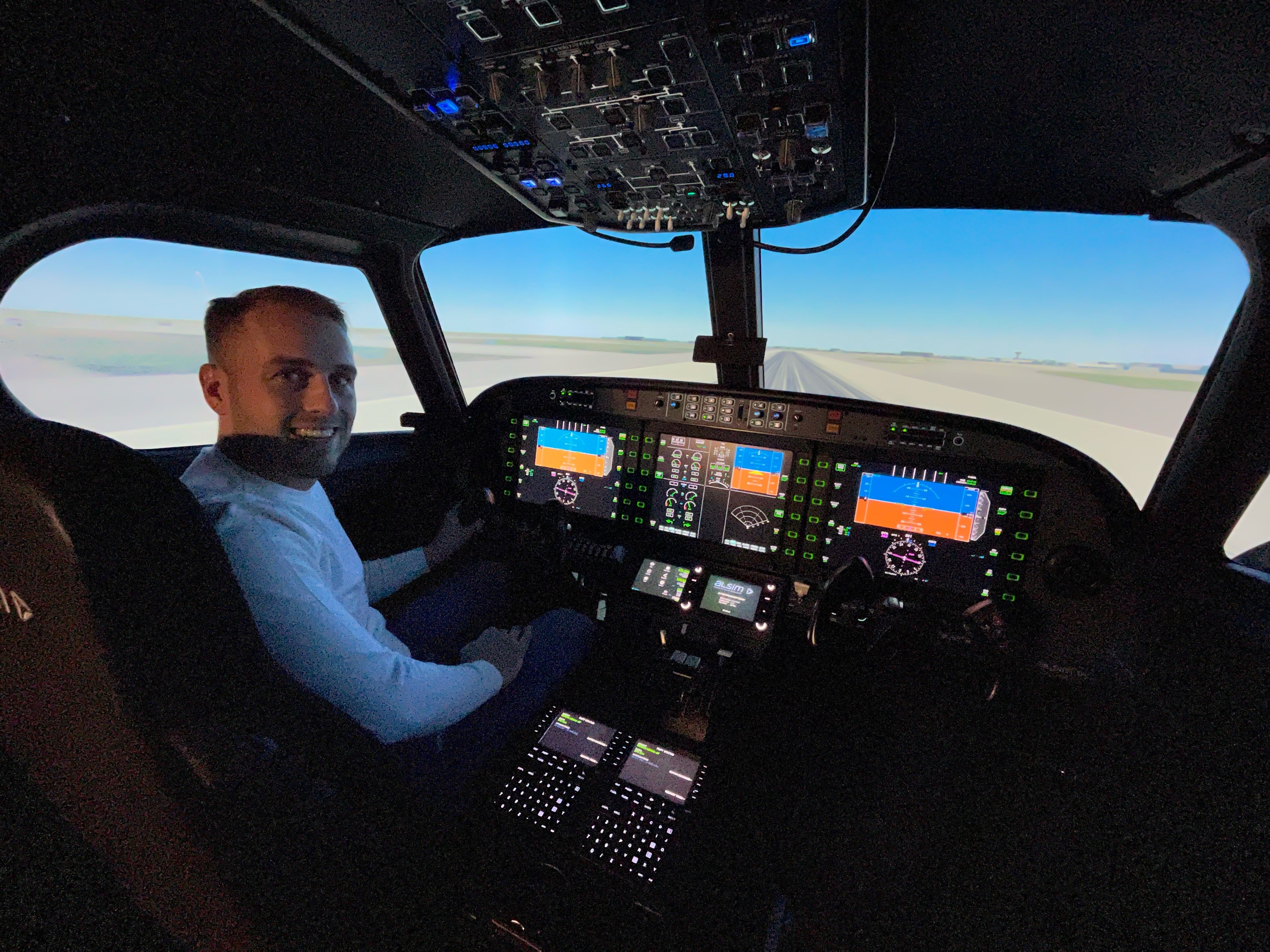 La Academia de Pilotos polaca UnitedSky, compra un simulador Alsim ALX