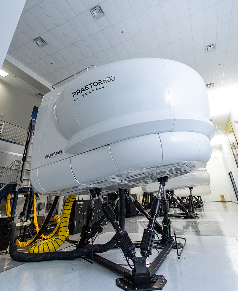 Nuevo simulador de vuelo completo (FFS) para los Praetor de Embraer -  Hispaviación