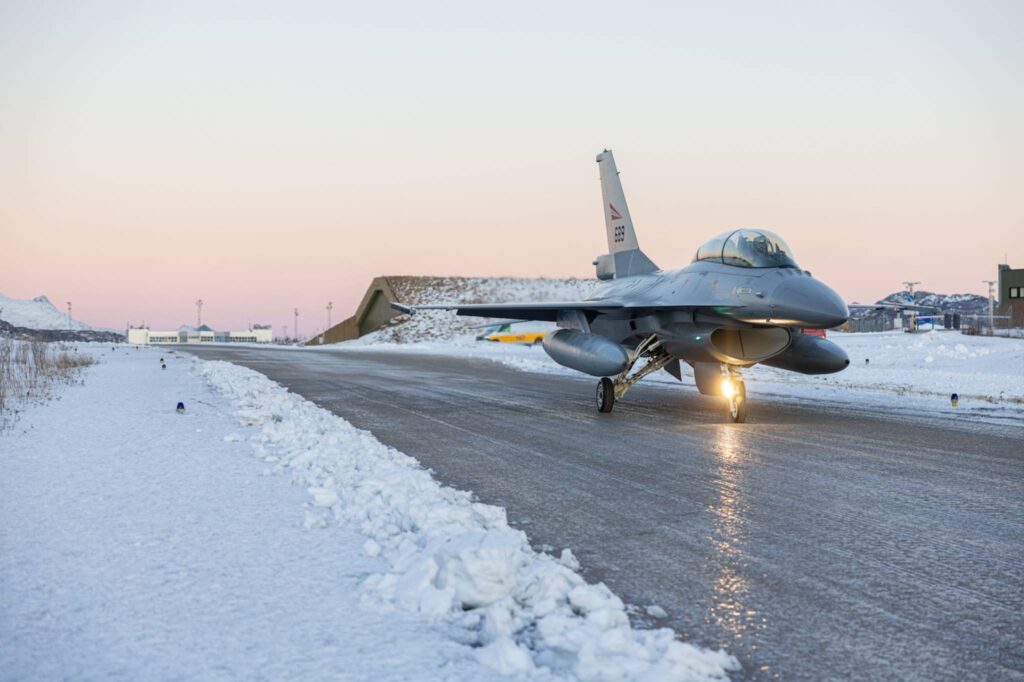 Un f-16 en su base aérea. Foto: Fuerza Aérea Noruega